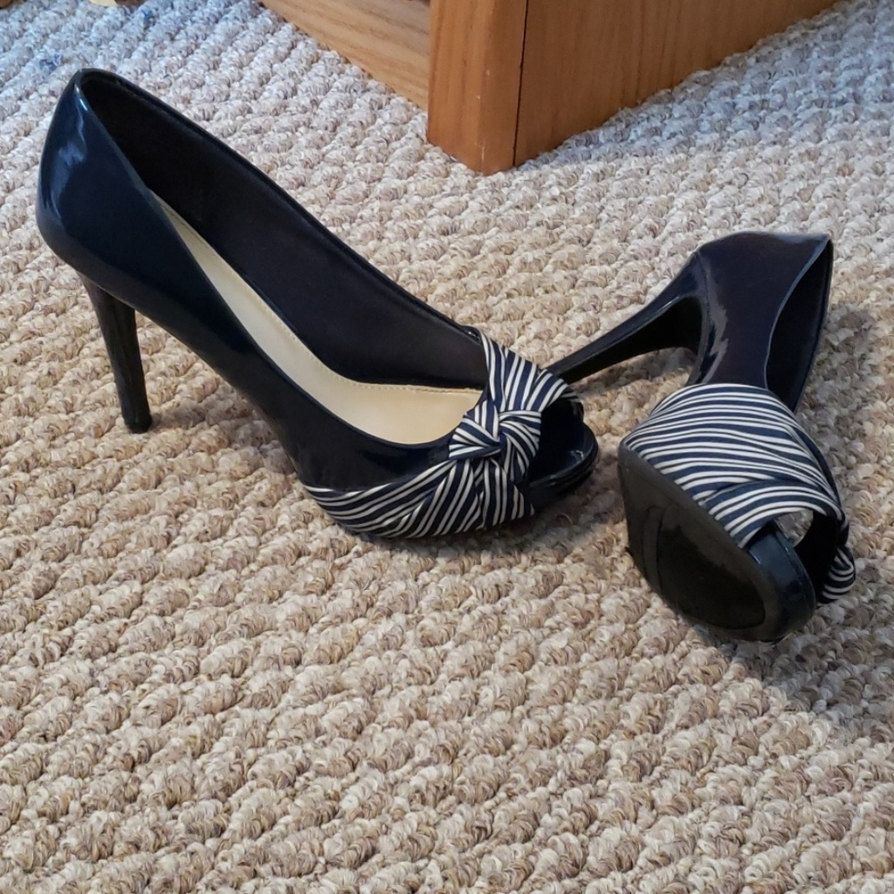 Fioni navy peep toe heels
